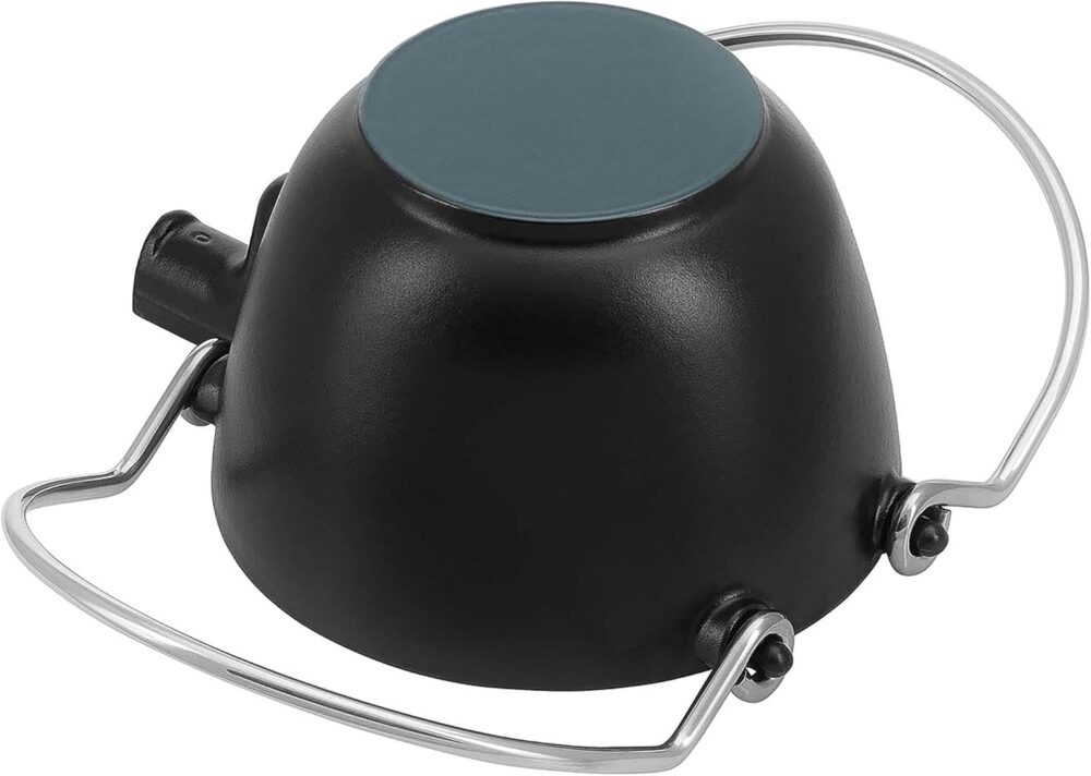 Staub Chaleira de chá redonda de ferro fundido 1-qt - Preto ... - Image 3