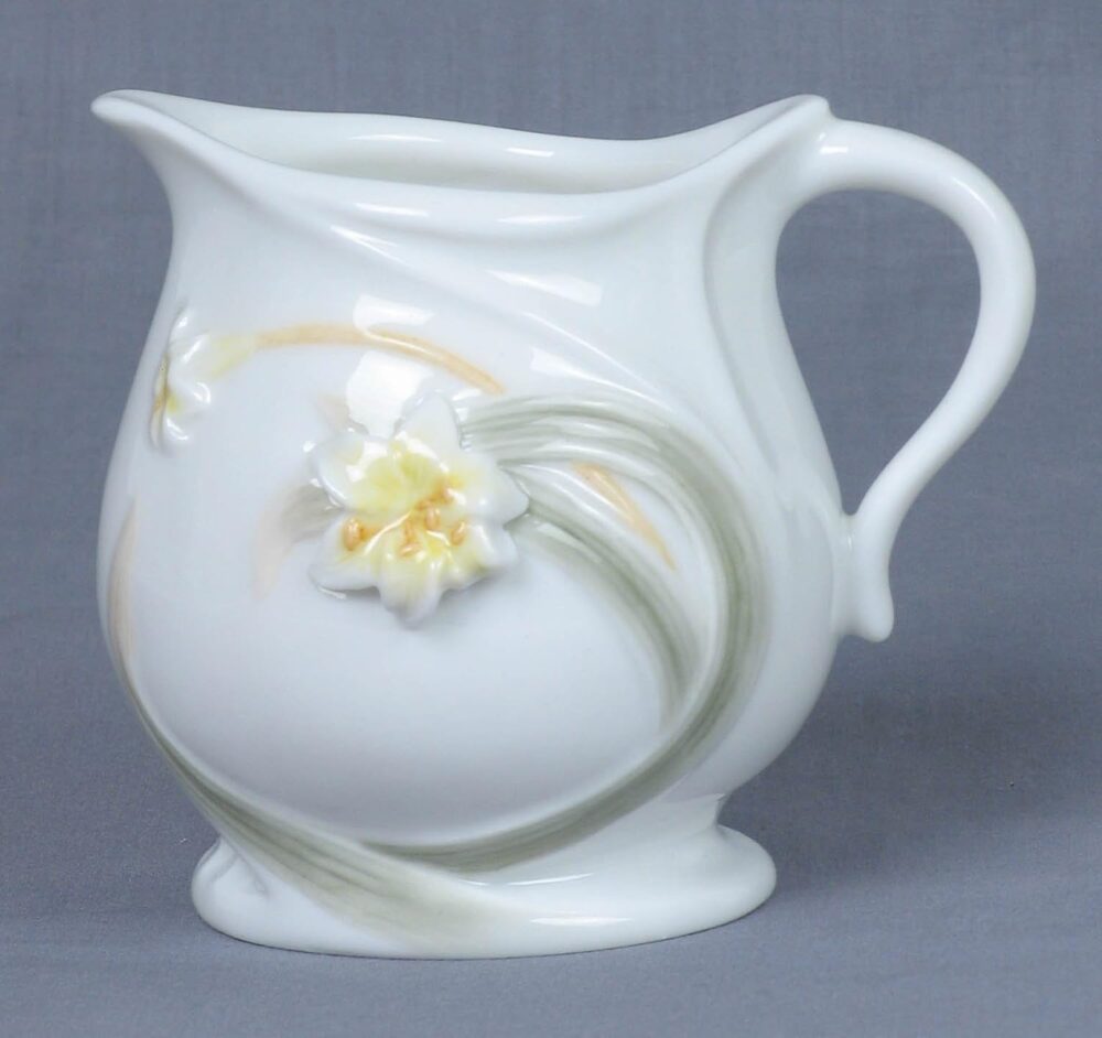 Creme de porcelana branco esmaltado de 8,8 cm com hastes bra...