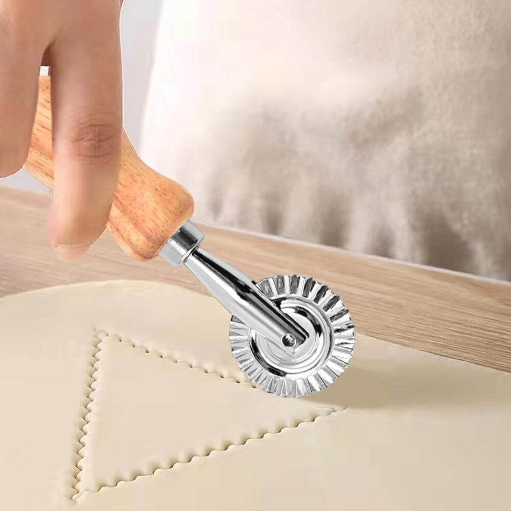 Roda prática de cortador de massa de metal com cabo de madei... - Image 2