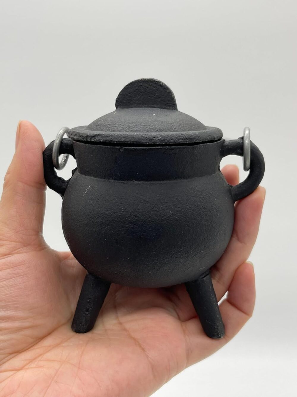 Caldeirão de ferro fundido simples de 7,6 cm com tampa e alç... - Image 3