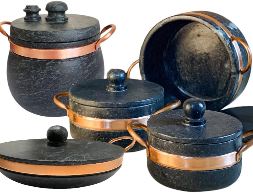 Análise prática do conjunto de panelas de pedra sabão com panela de pressão: durabilidade e desempenho em uso diário.