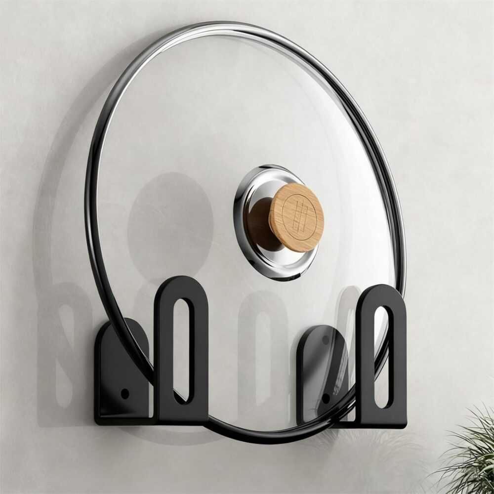 Organizador de tampas de panela fixo na parede: análise utilidade e espaço ganho.