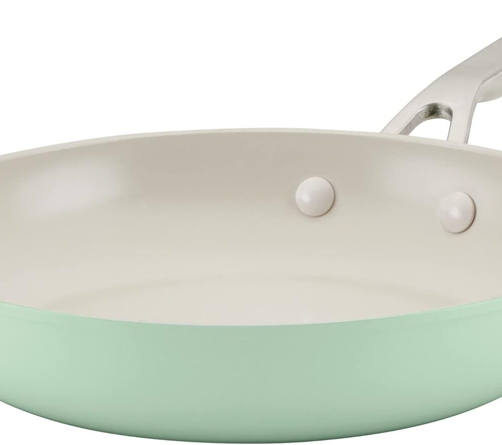 Análise prática da frigideira KitchenAid antiaderente de cerâmica: desempenho e durabilidade.