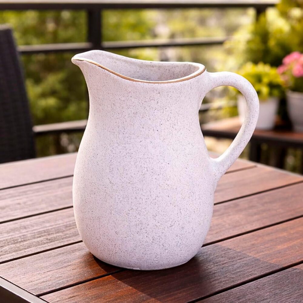 Análise prática da jarra leiteira Corona Orion em cerâmica: aspectos positivos e pontos a considerar.