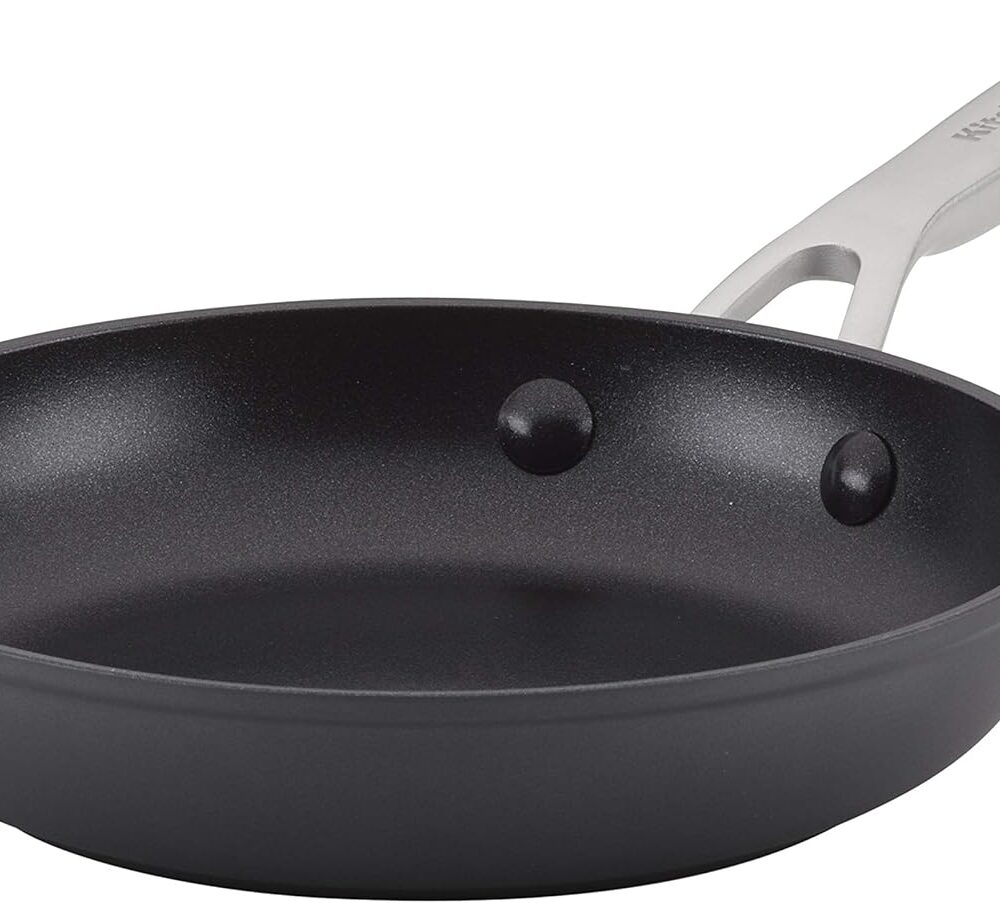 Análise prática da frigideira KitchenAid antiaderente de indução: desempenho e durabilidade após uso regular.