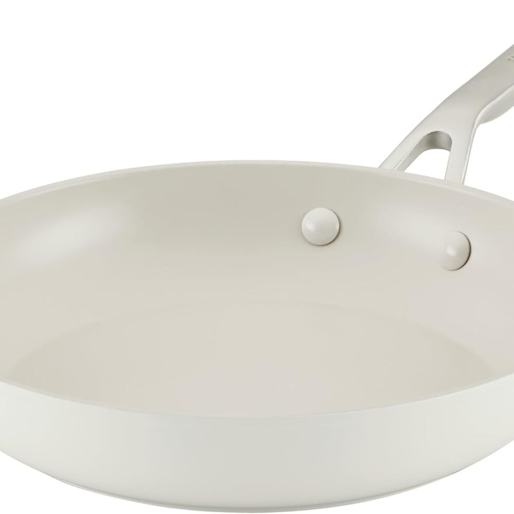 Análise prática da frigideira KitchenAid antiaderente: desempenho e durabilidade no dia a dia.